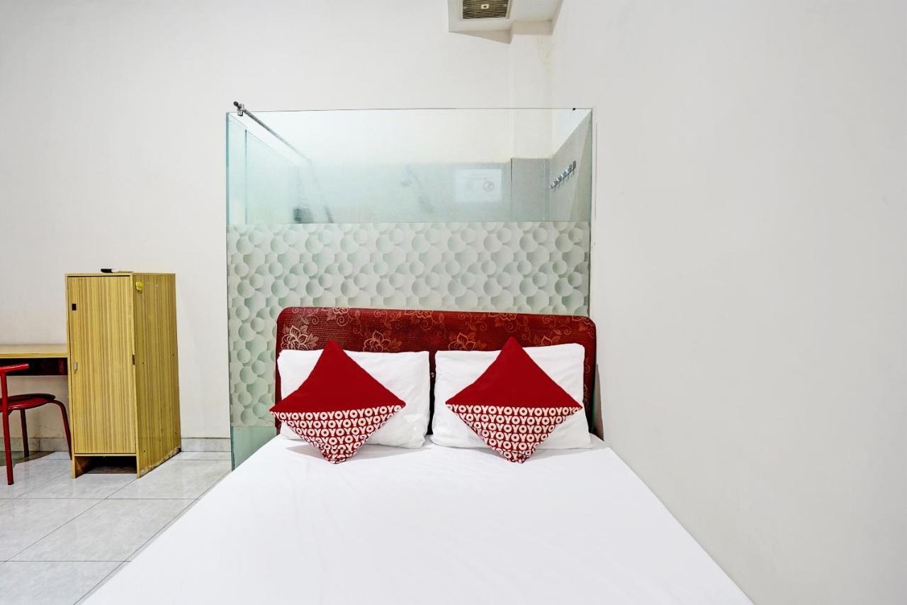 Oyo Life 92190 Arya Guest House Tulungagung Exterior photo