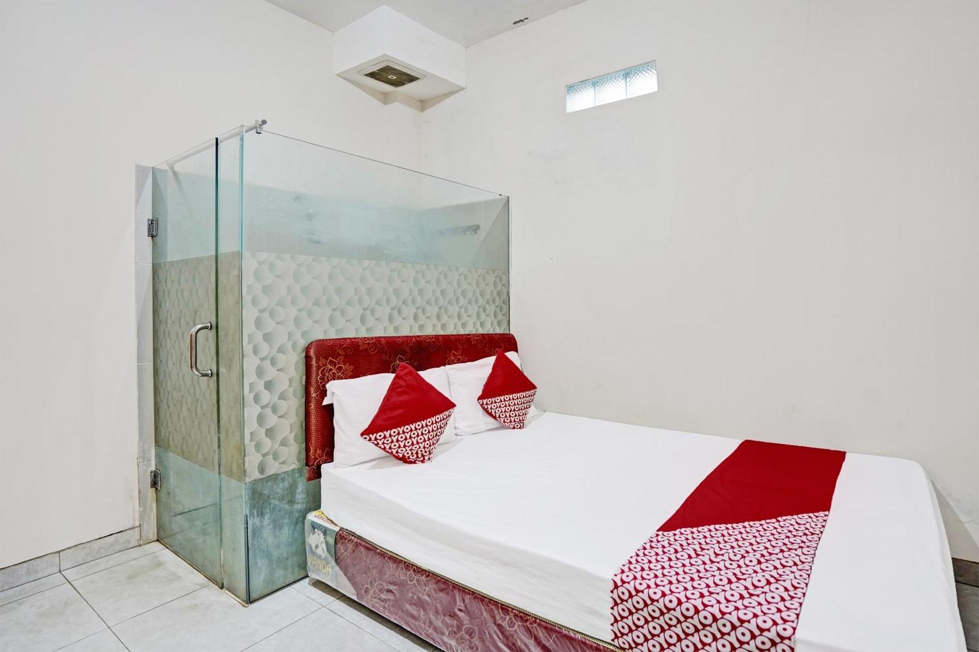 Oyo Life 92190 Arya Guest House Tulungagung Exterior photo