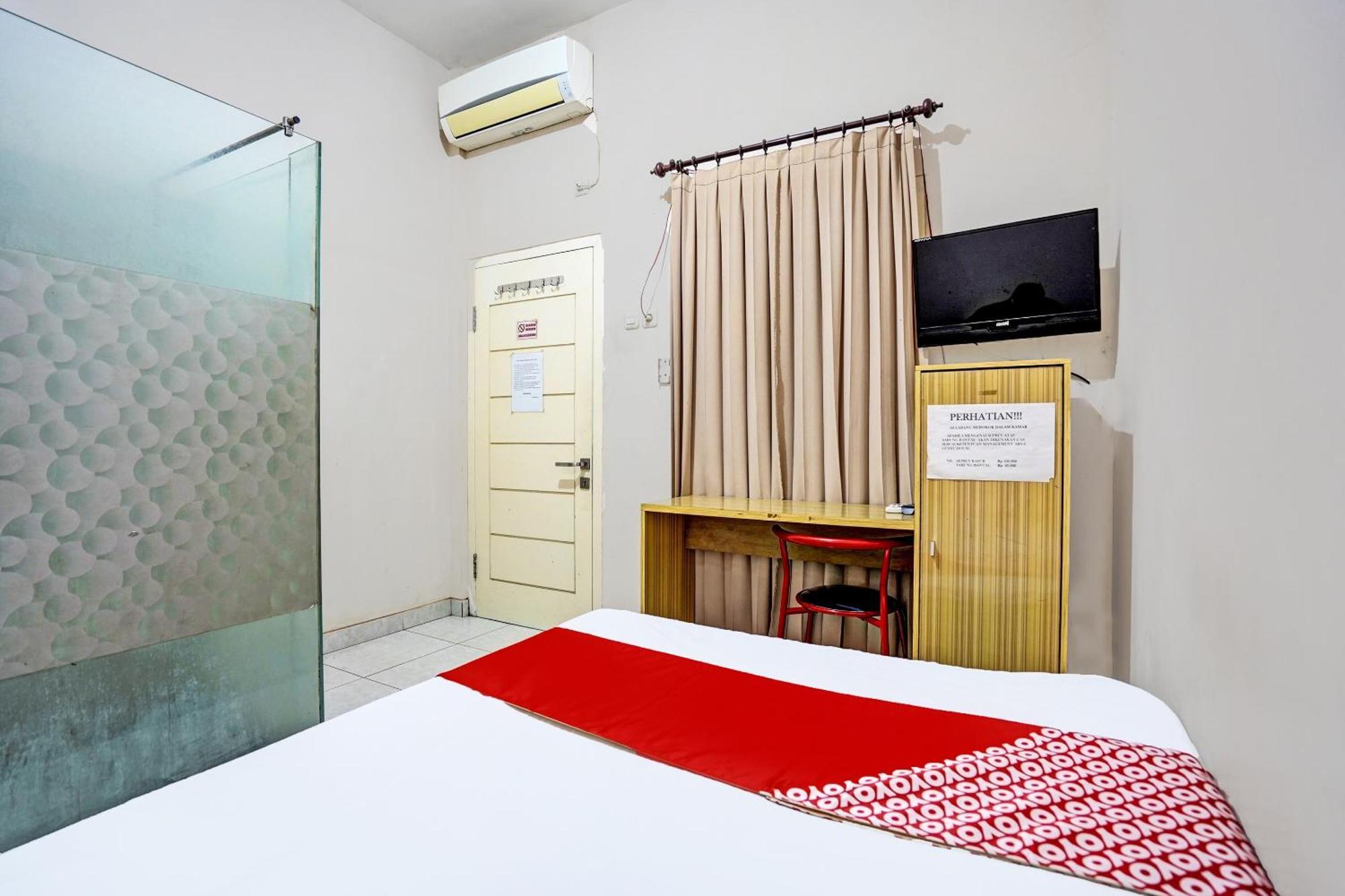 Oyo Life 92190 Arya Guest House Tulungagung Exterior photo