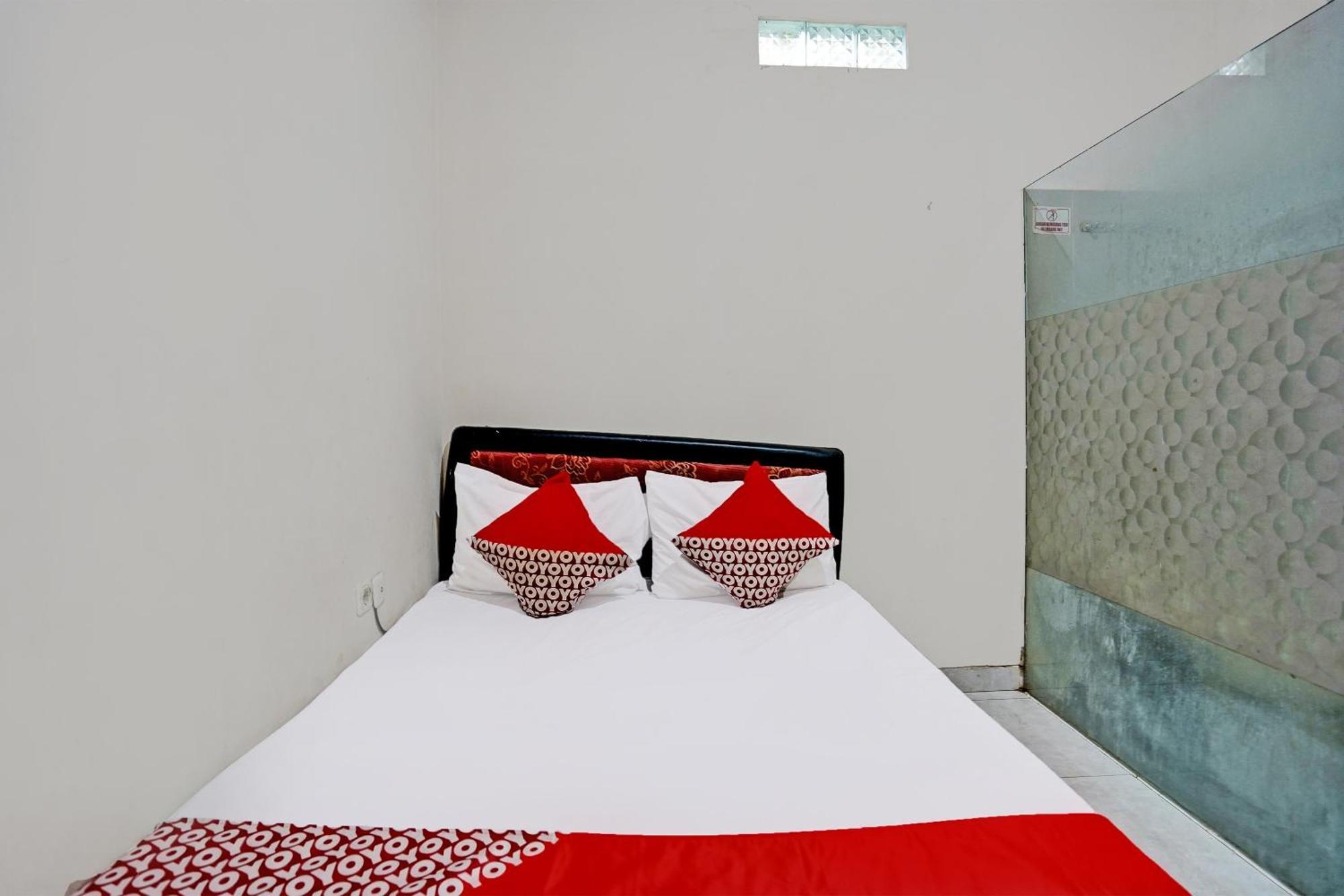 Oyo Life 92190 Arya Guest House Tulungagung Exterior photo